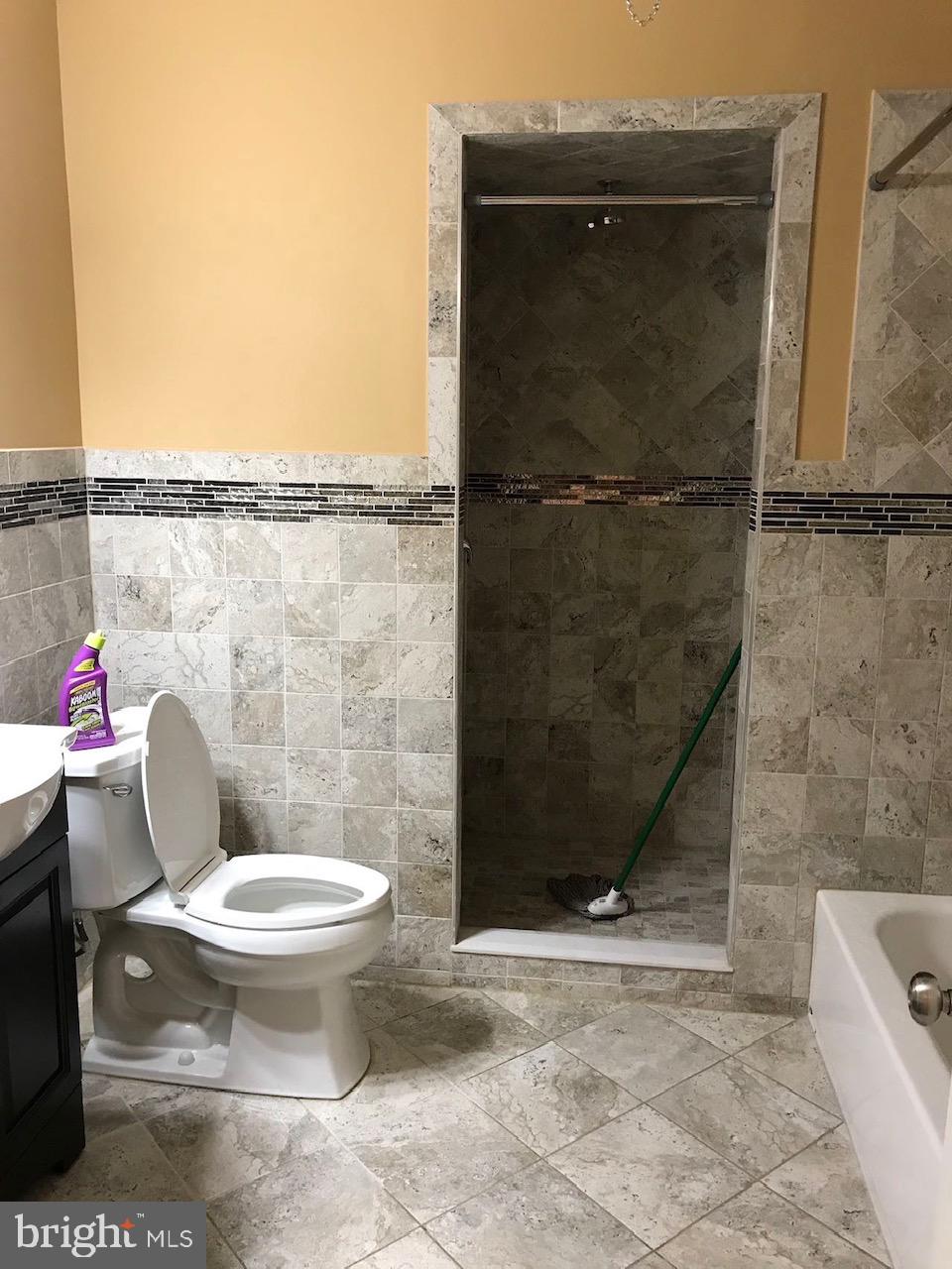 OXFORD CIRCLE - Residential