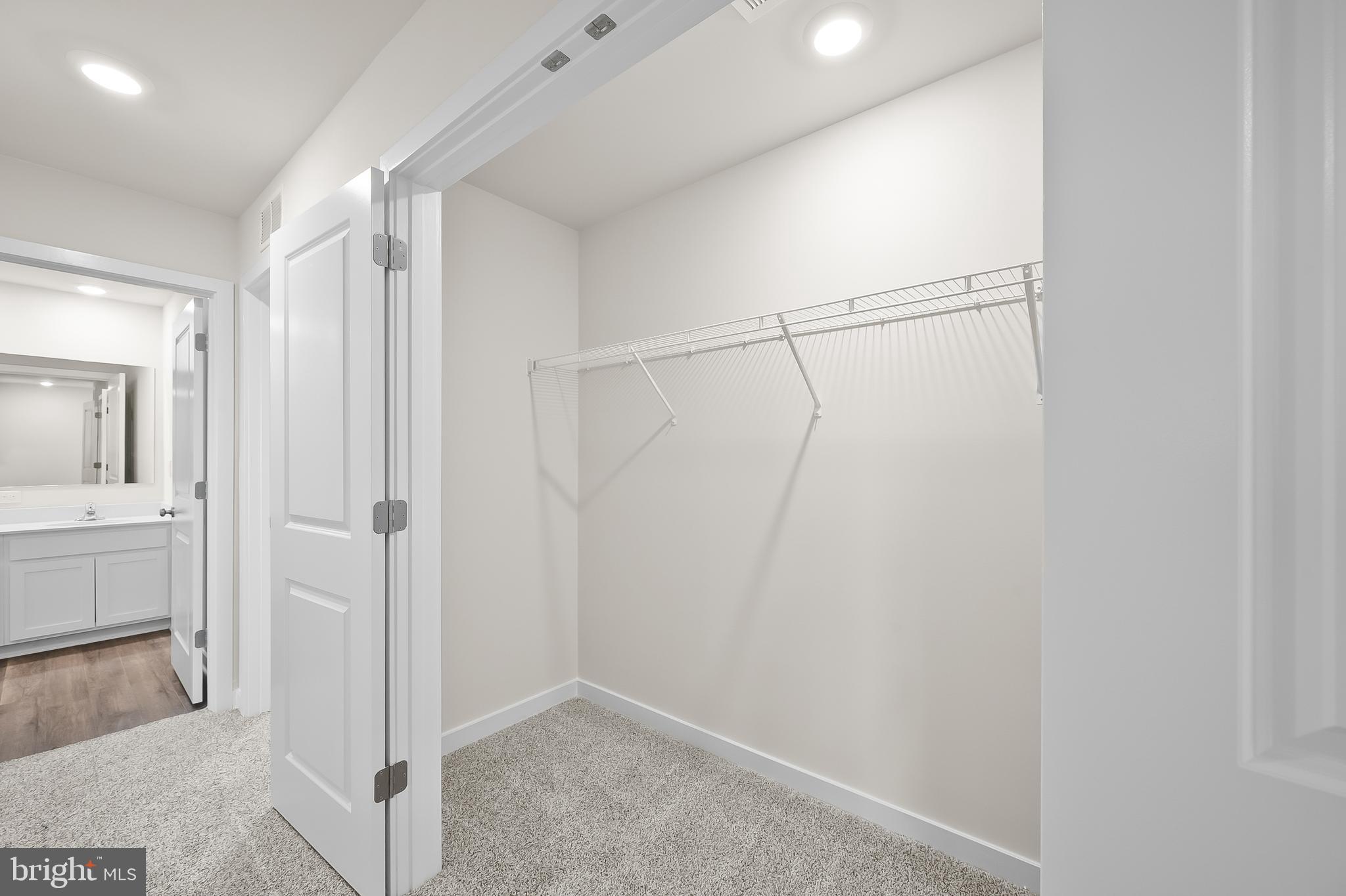 RIVERPOINTE - Residential