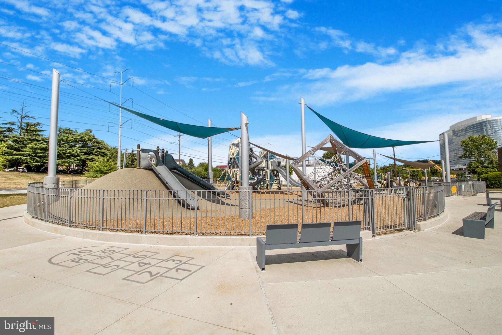 WEST VILLAGE OF SHIRLINGTON - Residential