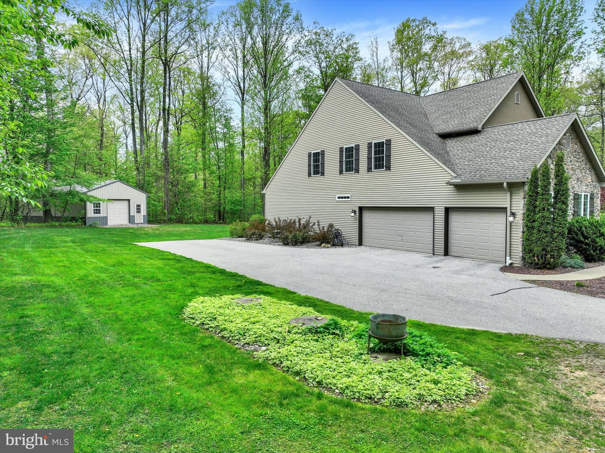 558 ROCKEY ROAD