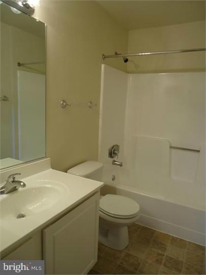 CEDAR LEE CONDOMINIUM - Residential Lease