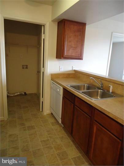 CEDAR LEE CONDOMINIUM - Residential Lease