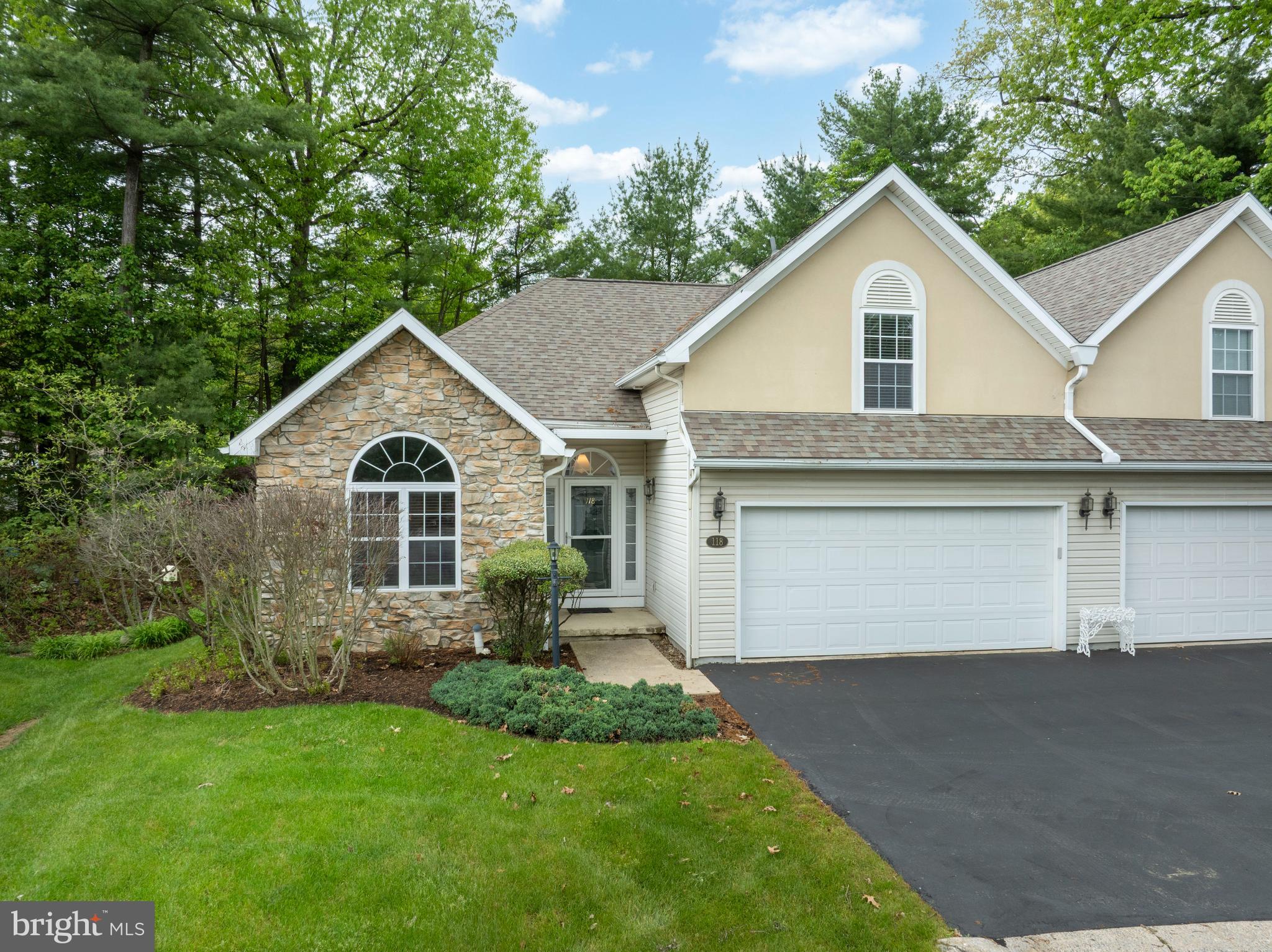 TANGLEWOOD MANOR - Residential