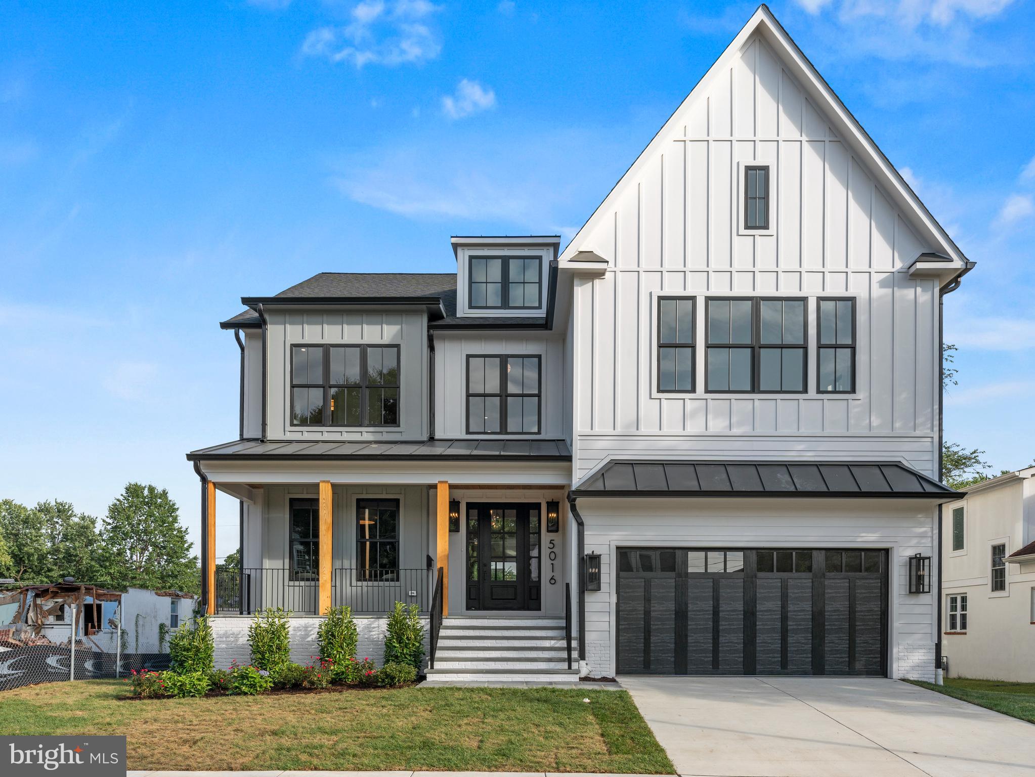 906 HILLCREST DRIVE SW