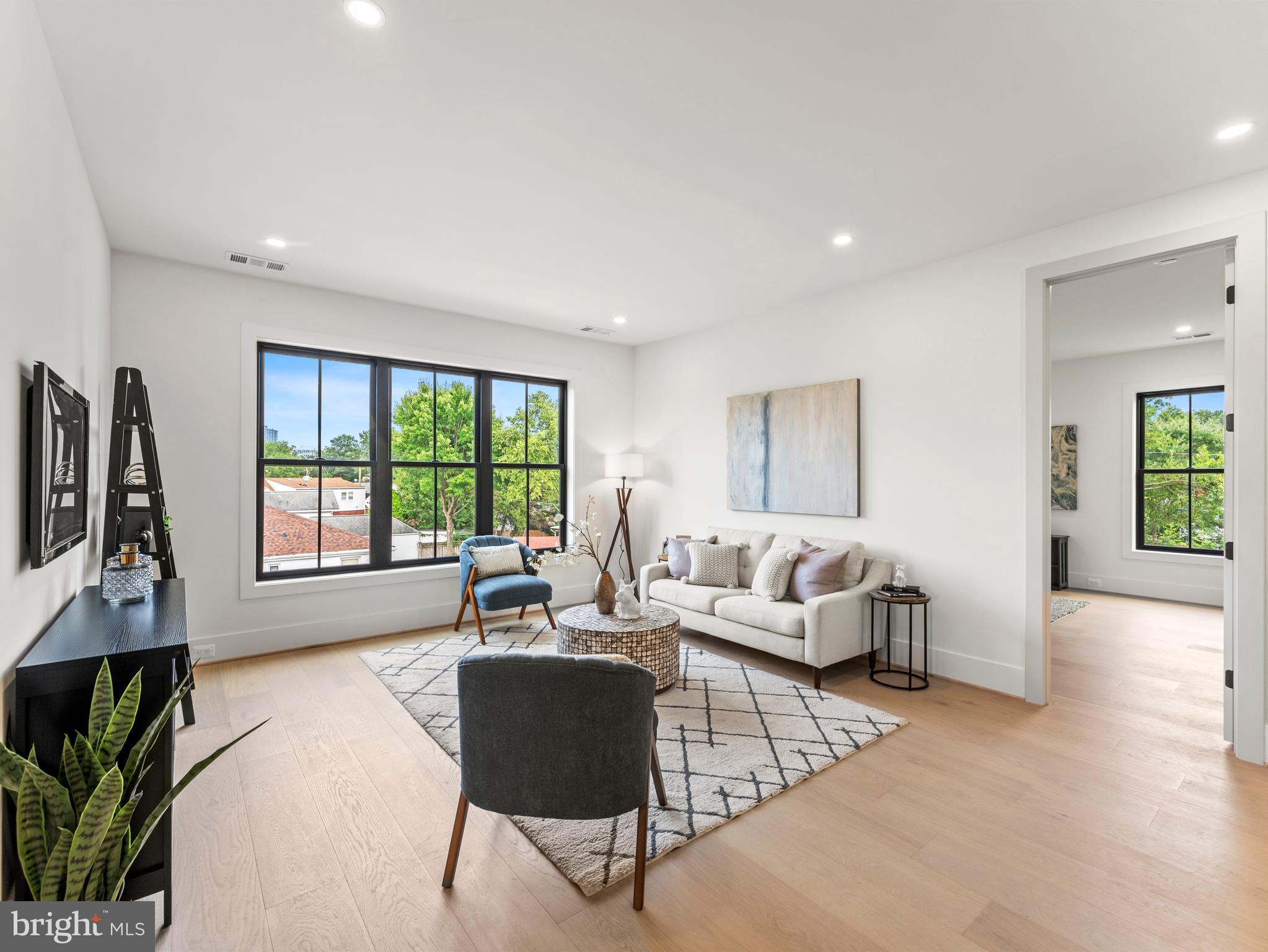 VIENNA WOODS - Residential