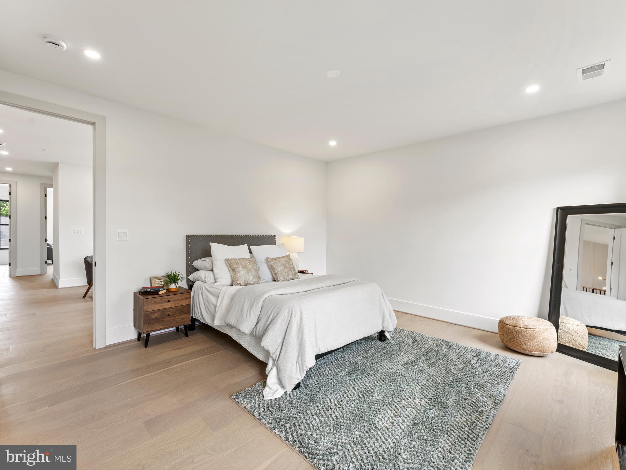 VIENNA WOODS - Residential