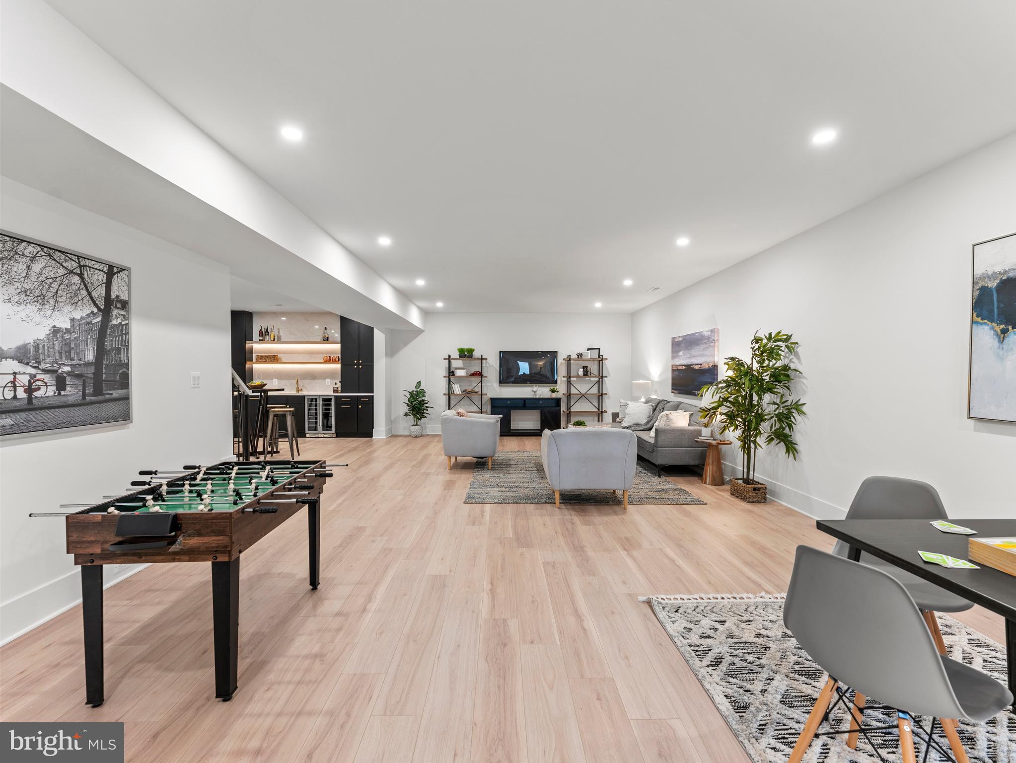 VIENNA WOODS - Residential