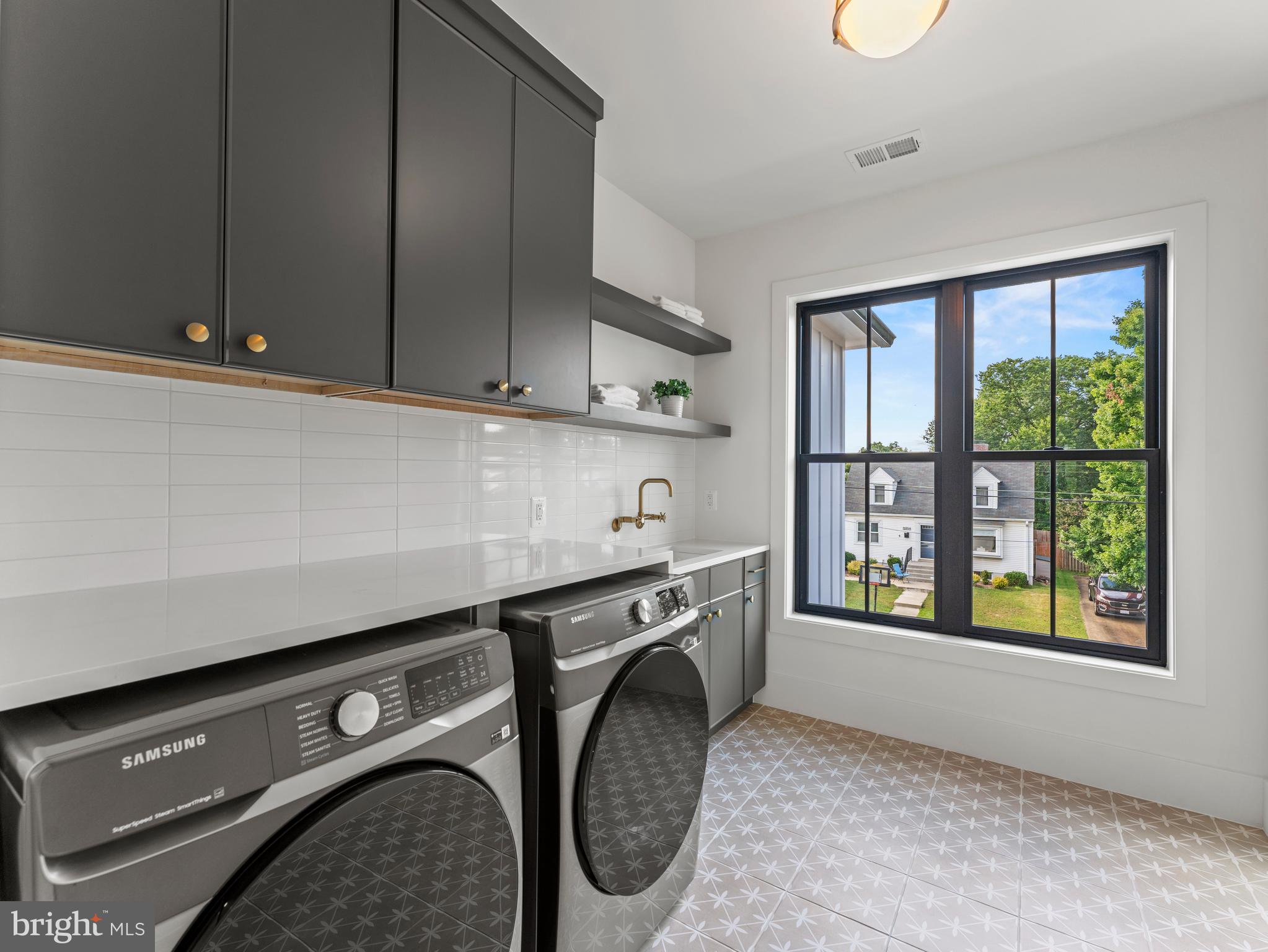 VIENNA WOODS - Residential