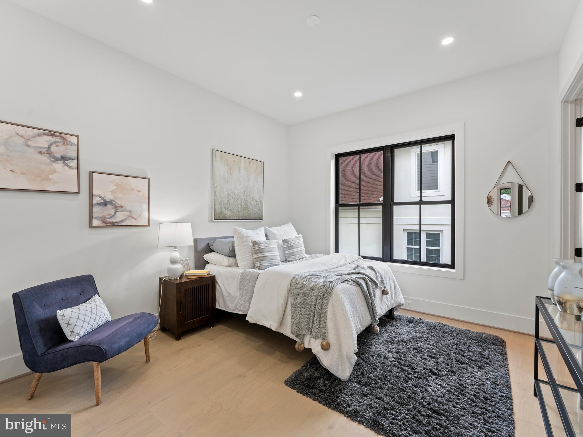 VIENNA WOODS - Residential