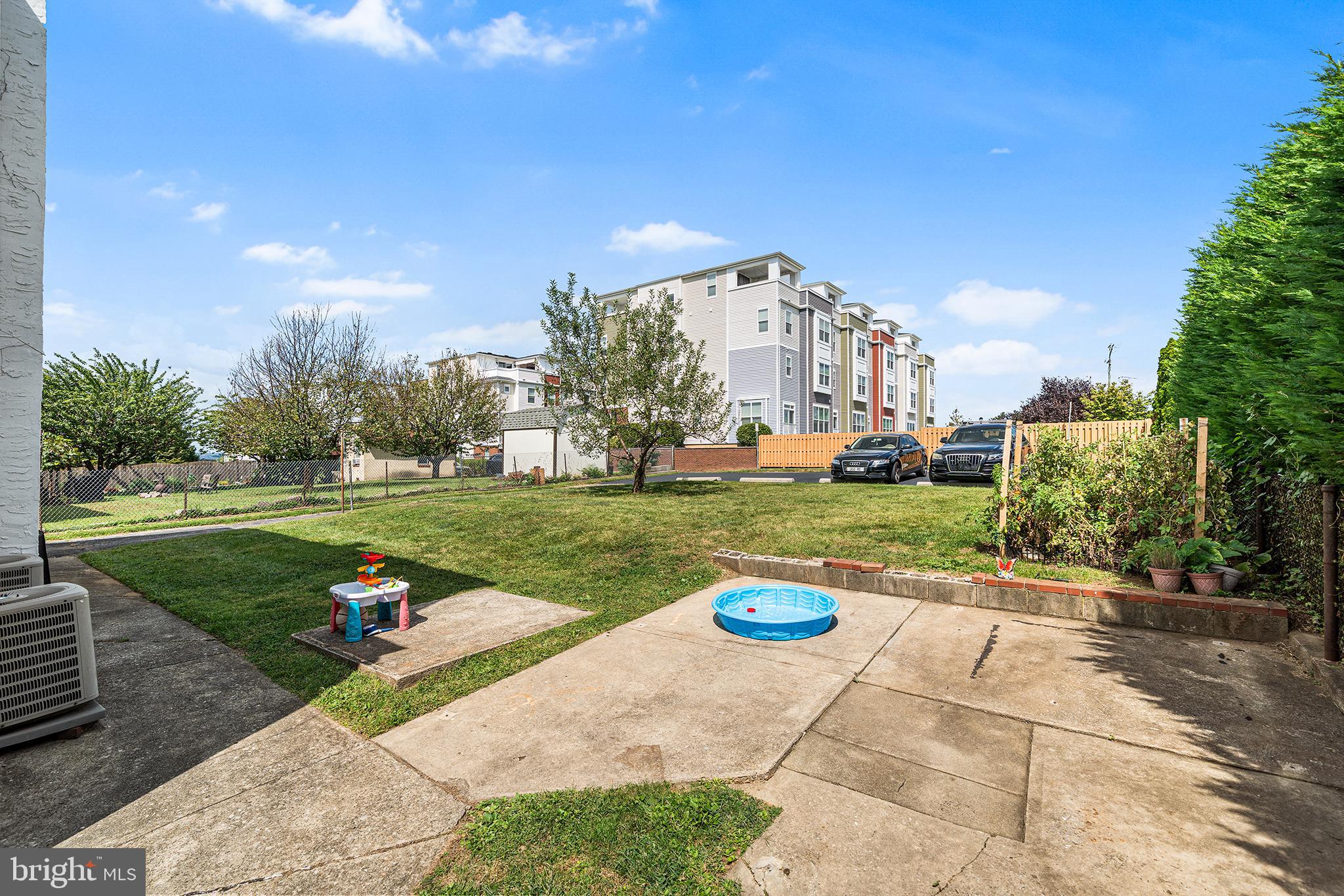 338 W 6TH AVENUE