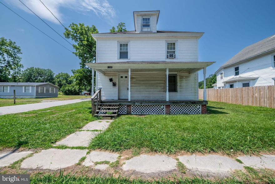 Well-maintained licensed duplex—perfect for investors, first-time home buyers, or house hackers! This 3-bedroom, 2-bath property offers 1,698 sq ft in a great neighborhood. Spacious layout with lots of natural light and comfortable living areas. Move-in ready with potential to add value through a few cosmetic updates. Enjoy a peaceful backyard and a convenient location close to schools, parks, and shopping. Don’t miss this charming home with plenty of potential!