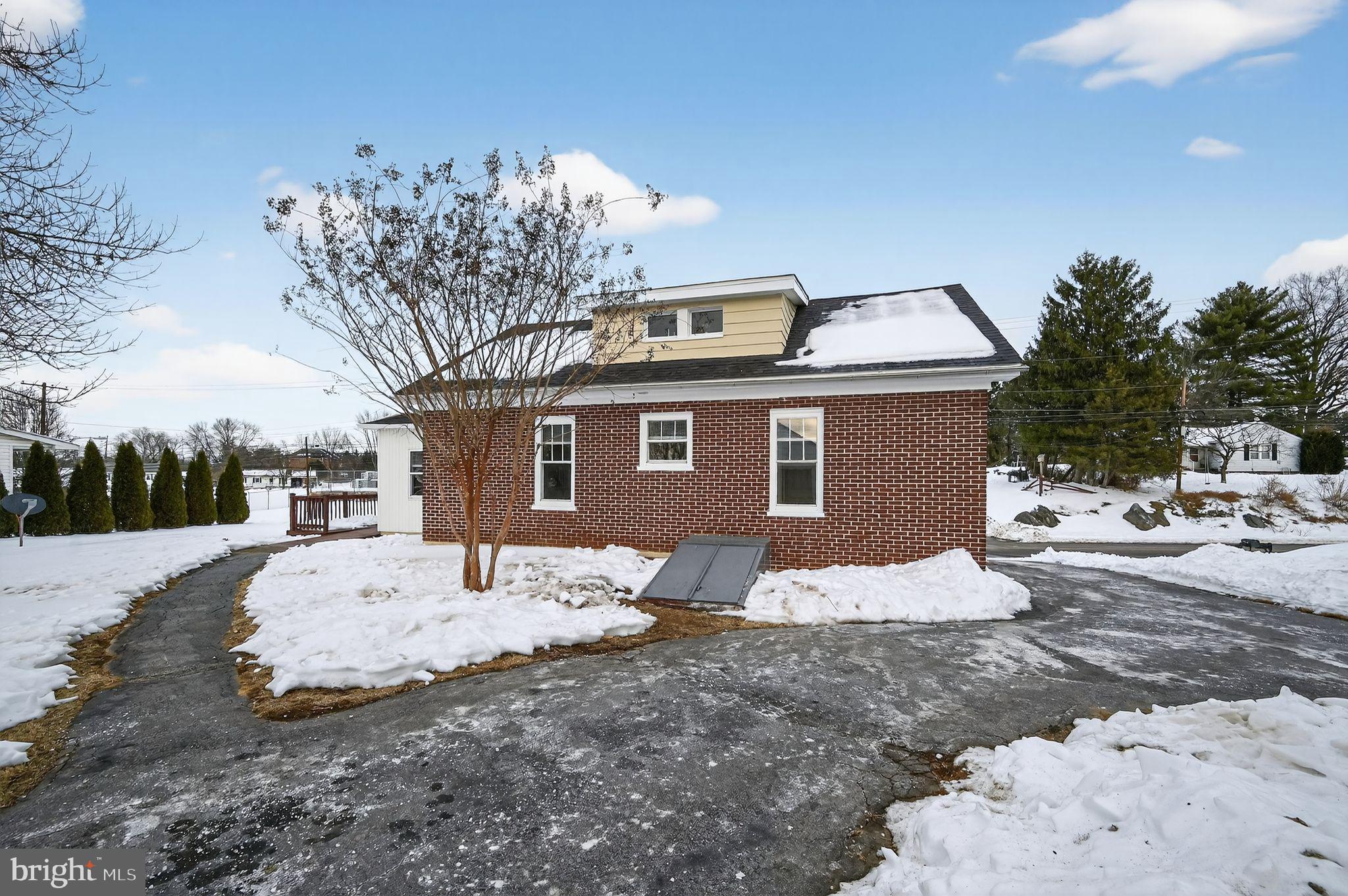 320 S ARTIZAN STREET