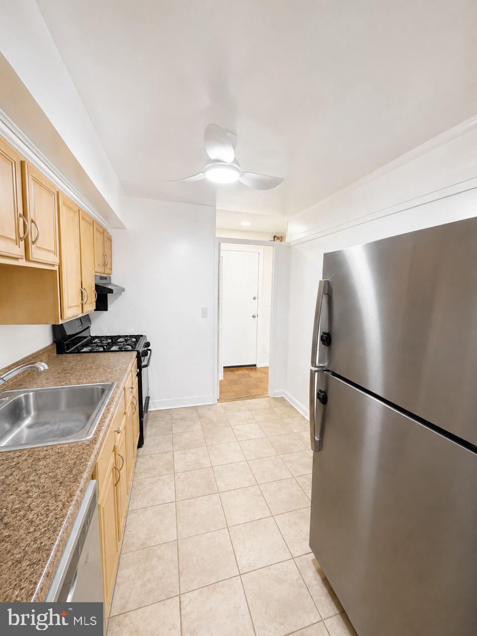 7521 SPRING LAKE DRIVE B1