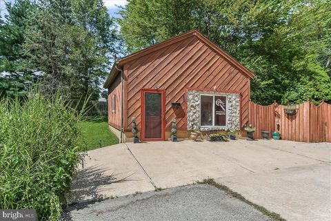 Photo of 962 E Baltimore Pike, KENNETT SQUARE, PA 19348 (MLS # PACT2106046)