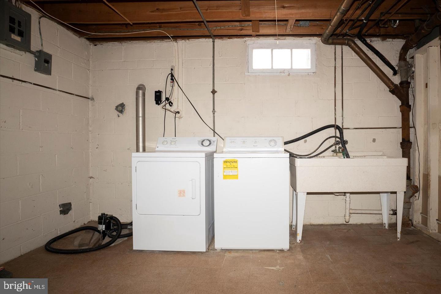 ORCHARD HILLS - Residential Lease