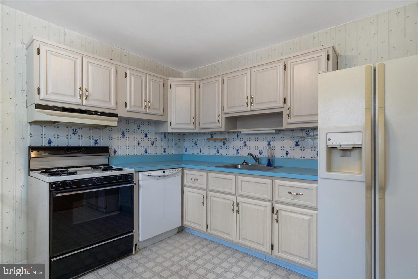 ORCHARD HILLS - Residential Lease