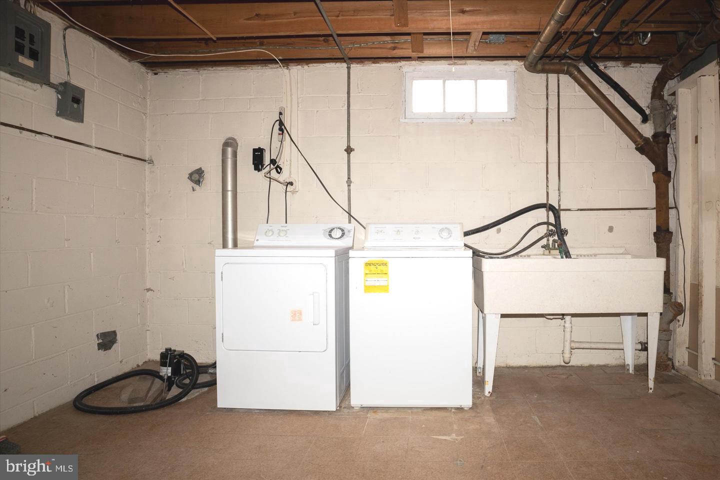 ORCHARD HILLS - Residential Lease