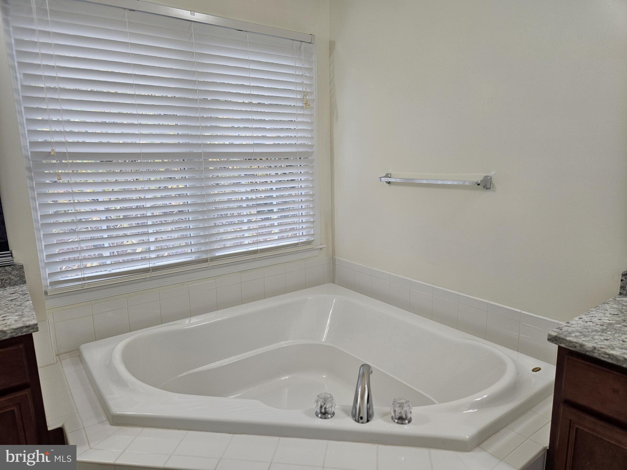 DOMINION VALLEY COUNTRY CLUB - Residential Lease