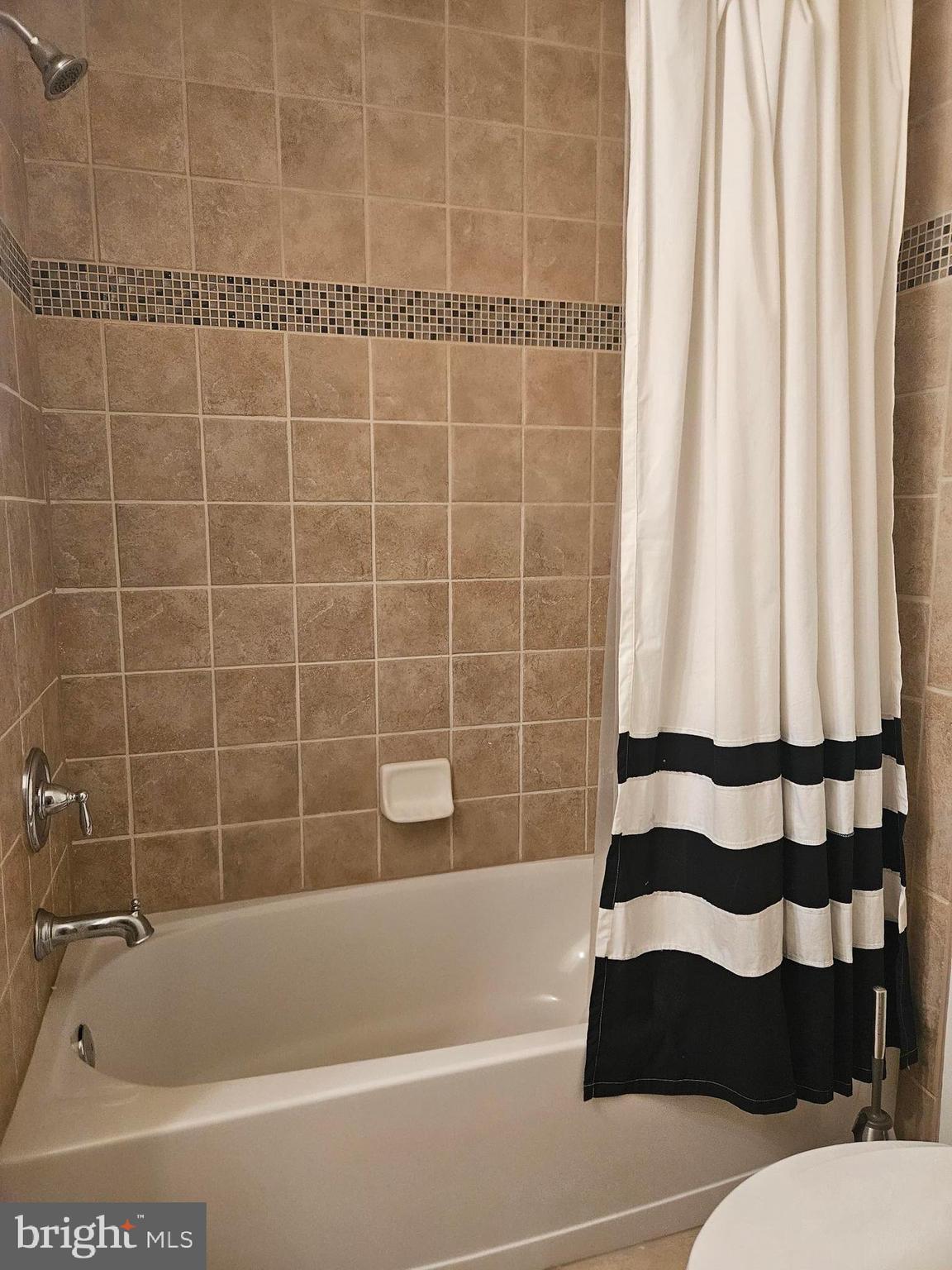 DOMINION VALLEY COUNTRY CLUB - Residential Lease