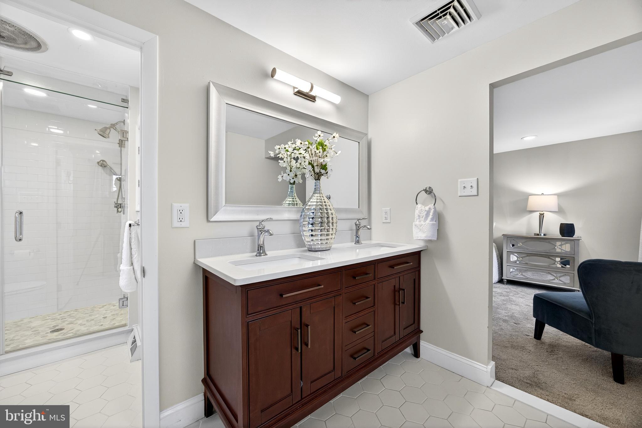 VALLEYWOOD - Residential