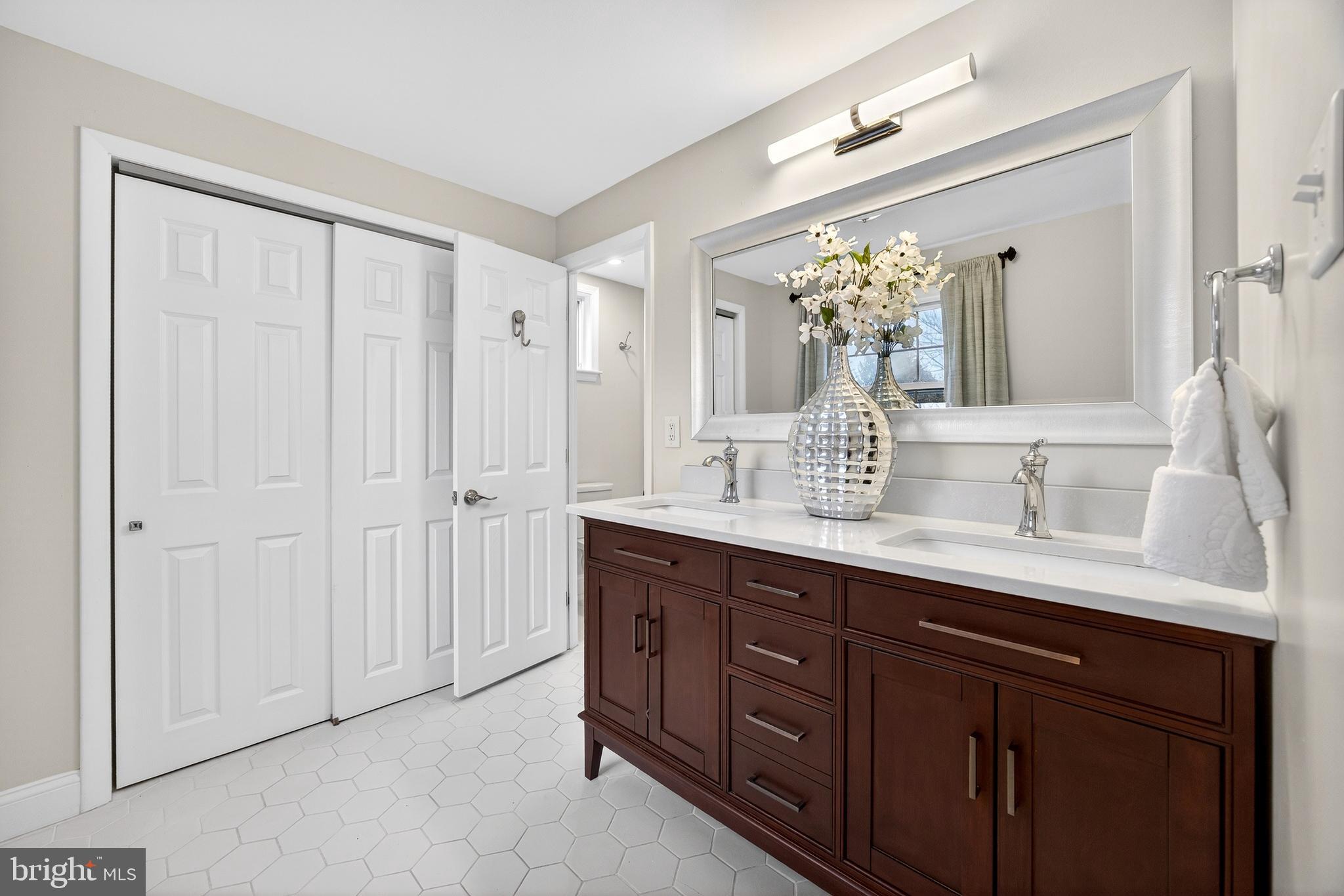 VALLEYWOOD - Residential