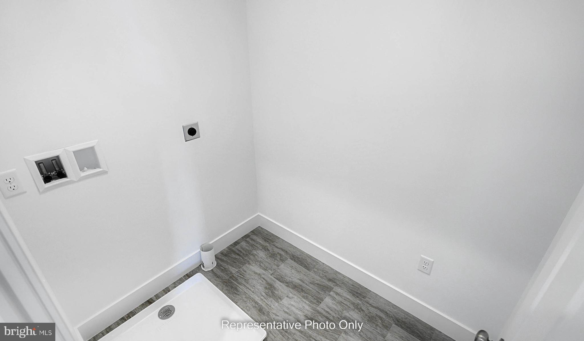 MADISON COURT - Residential