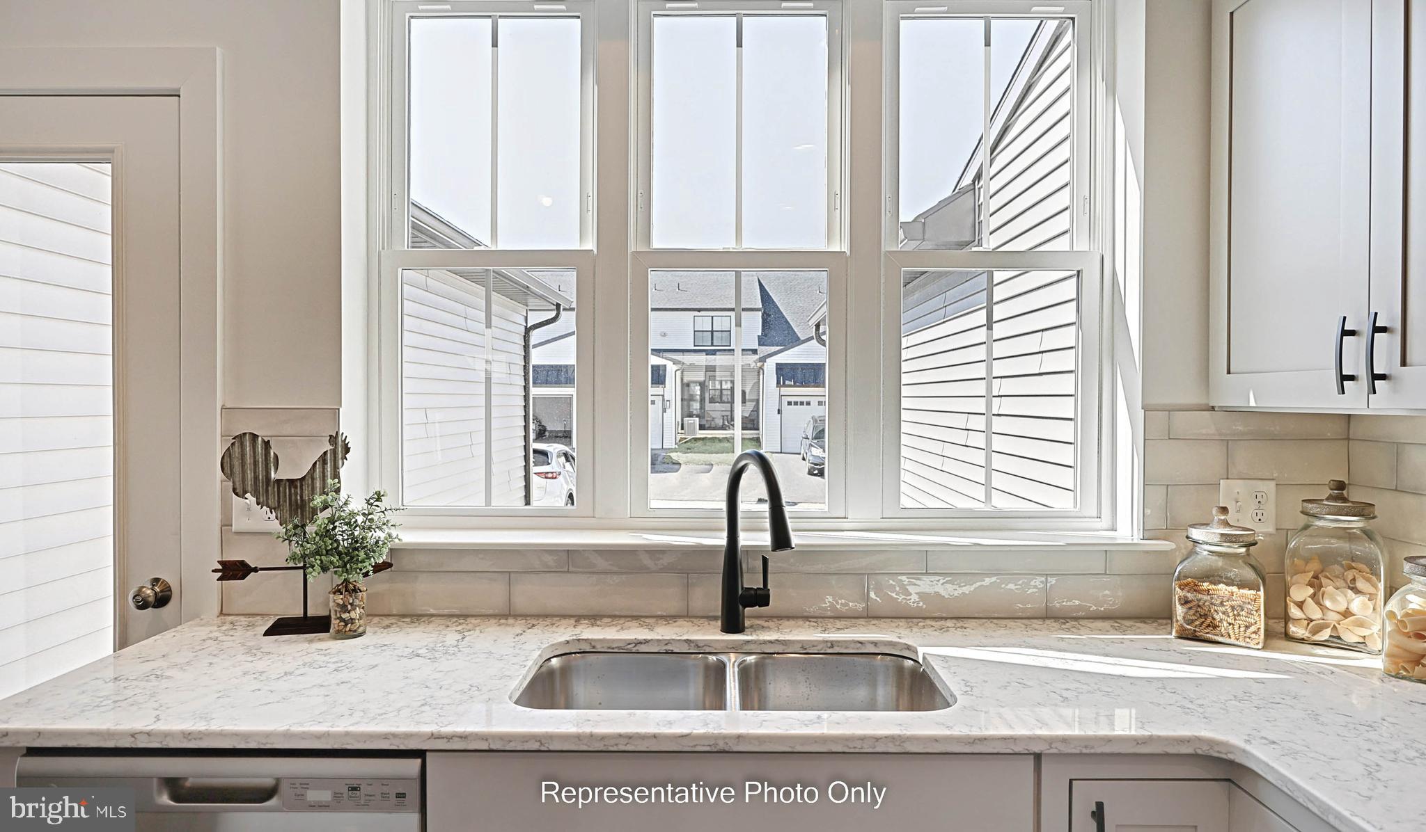 MADISON COURT - Residential