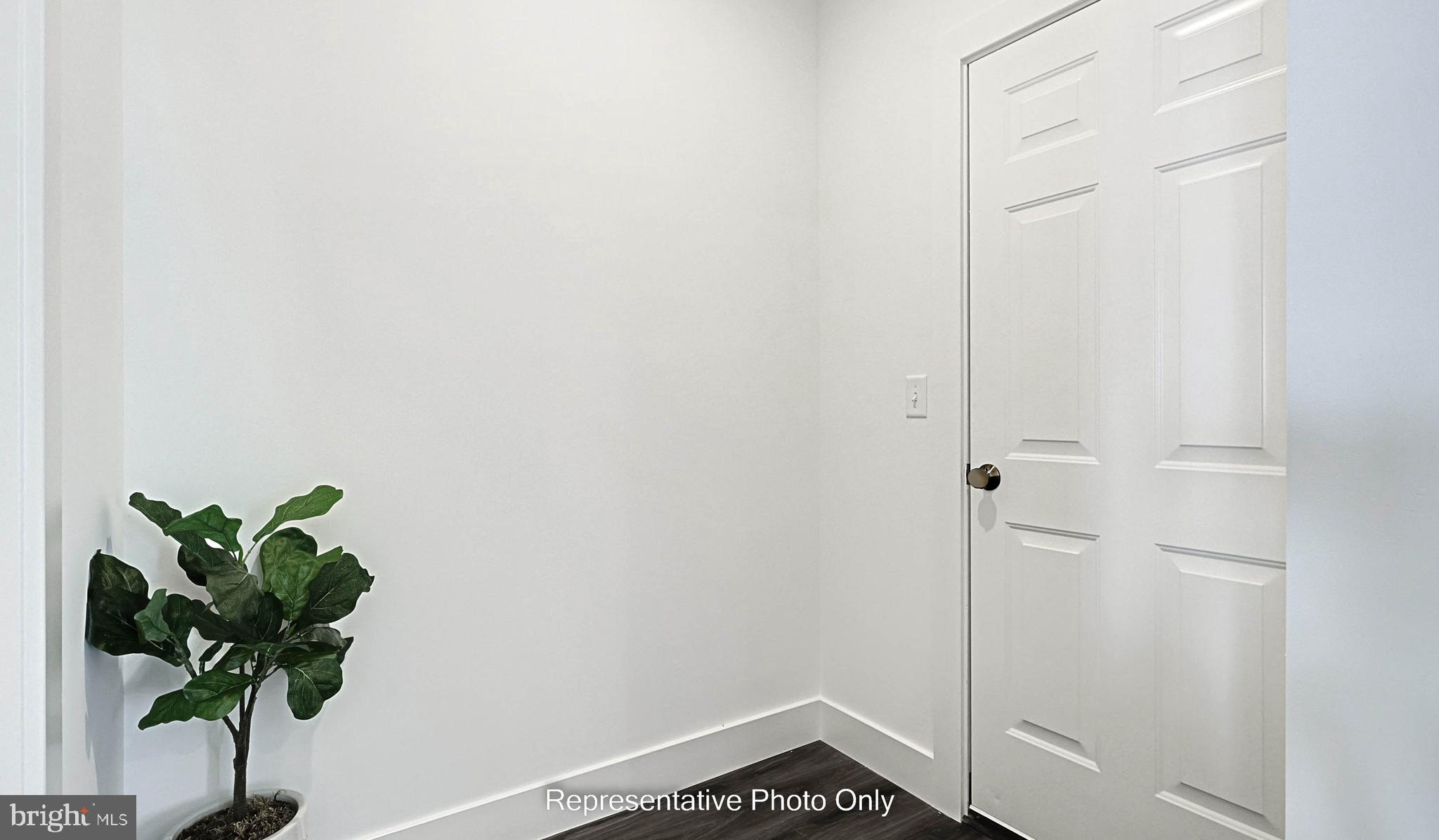 MADISON COURT - Residential