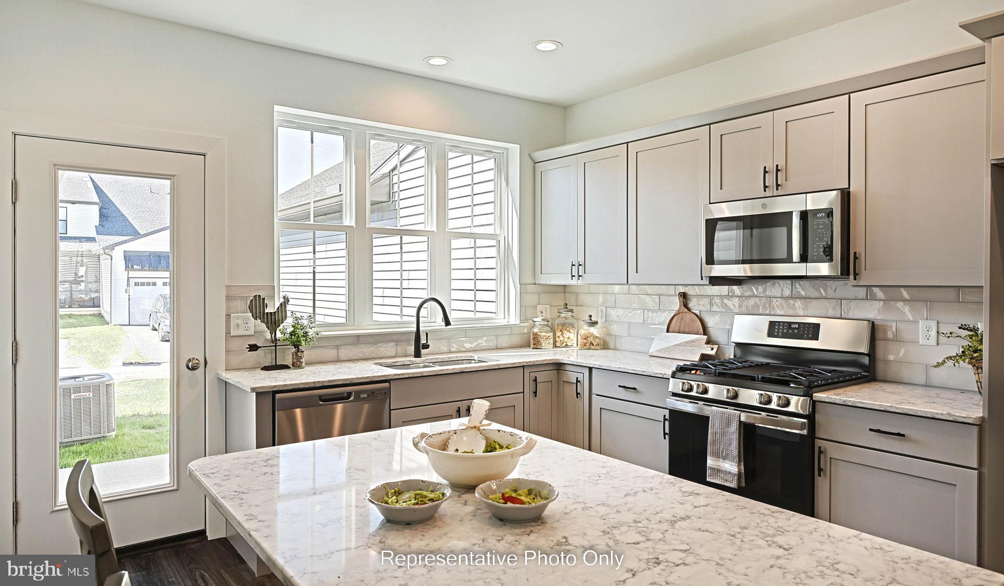 MADISON COURT - Residential