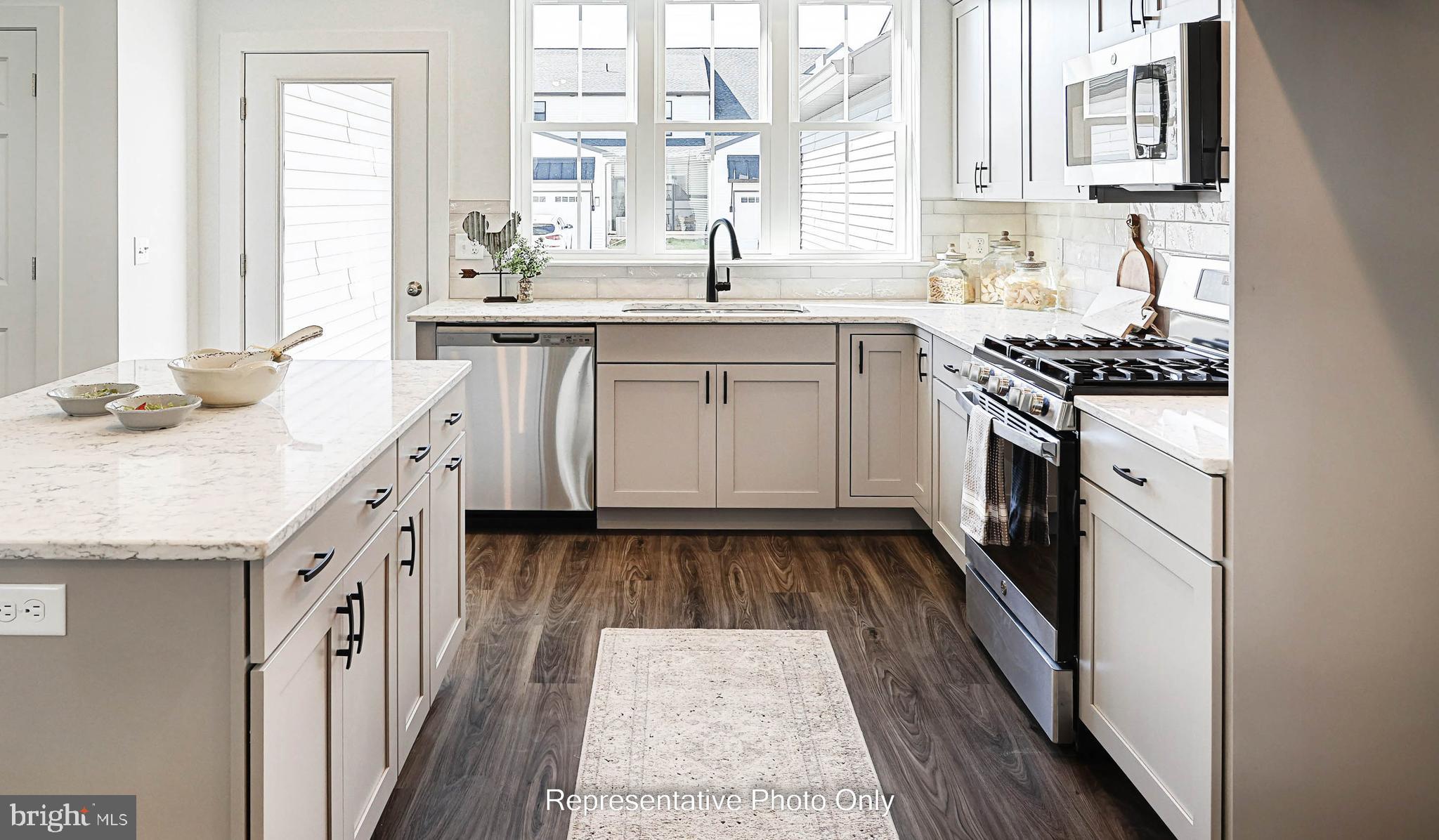 MADISON COURT - Residential