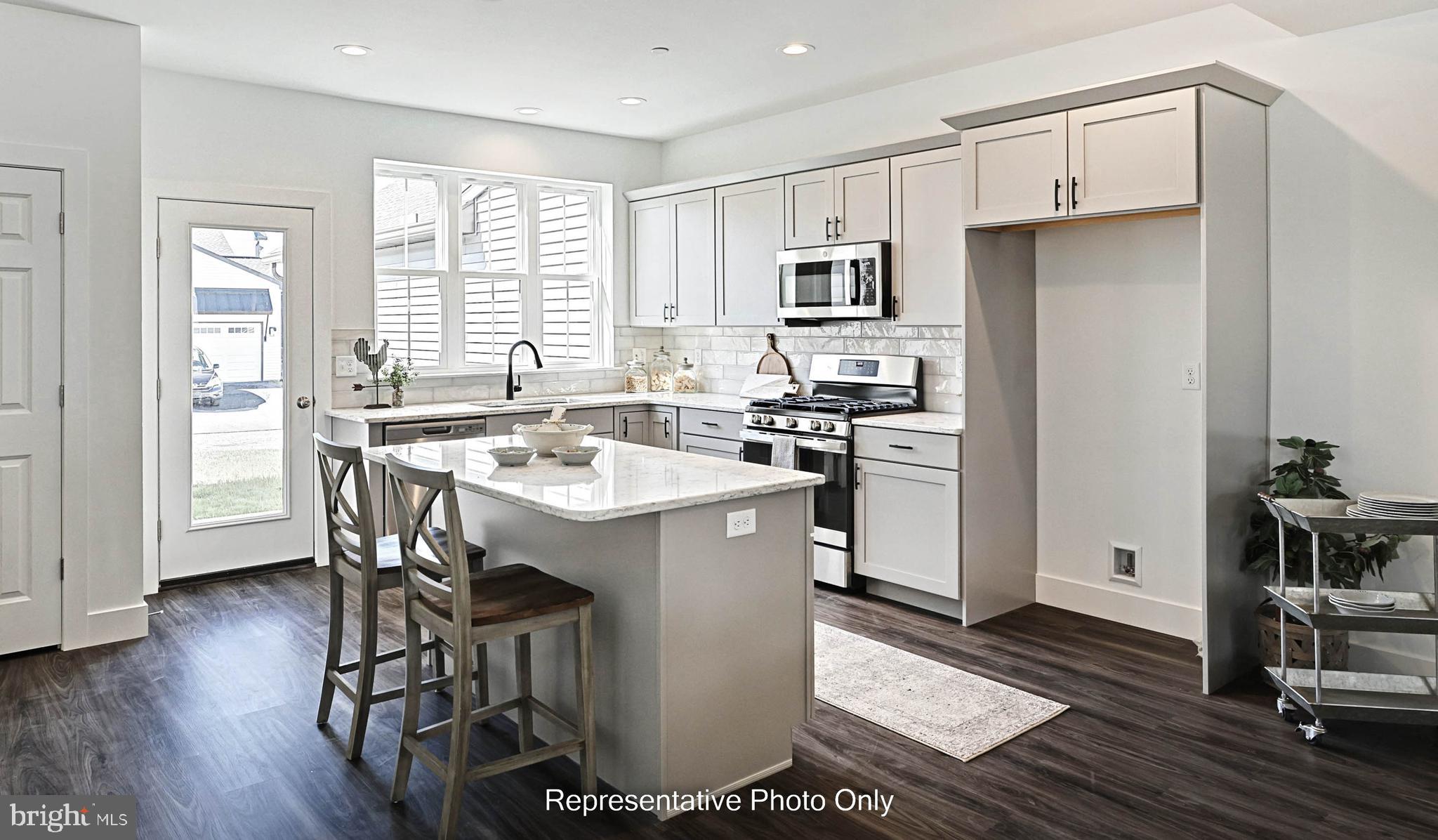 MADISON COURT - Residential