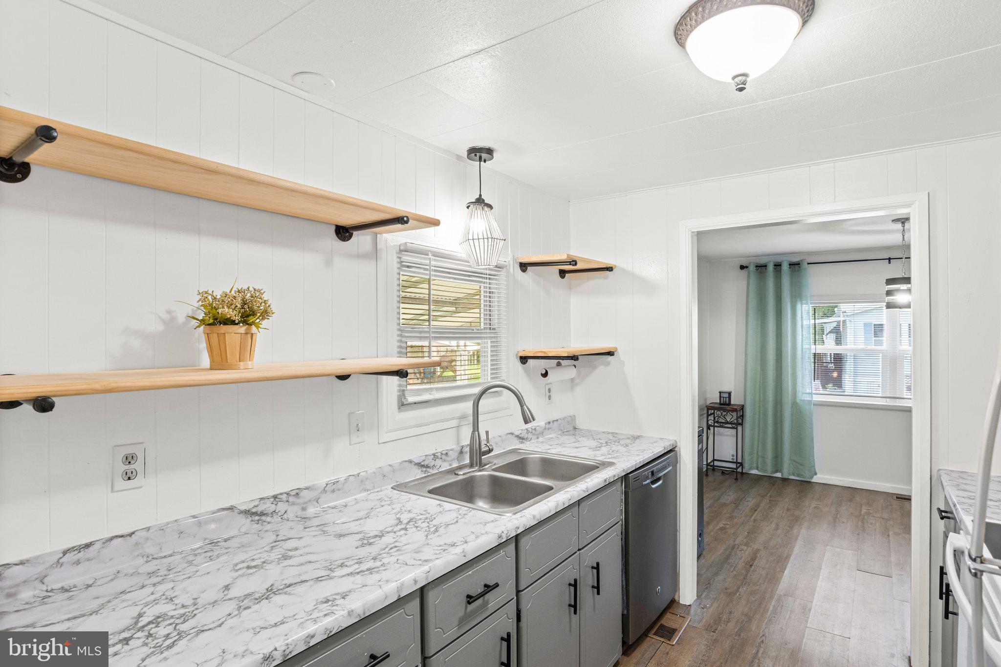 RIDGEWOOD MANOR - Residential