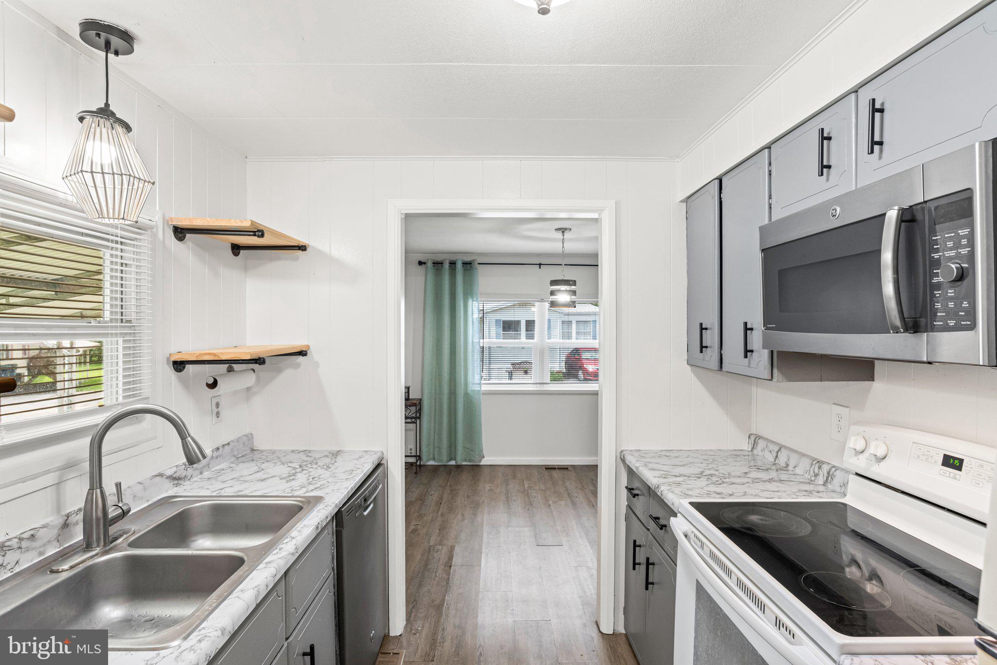 RIDGEWOOD MANOR - Residential