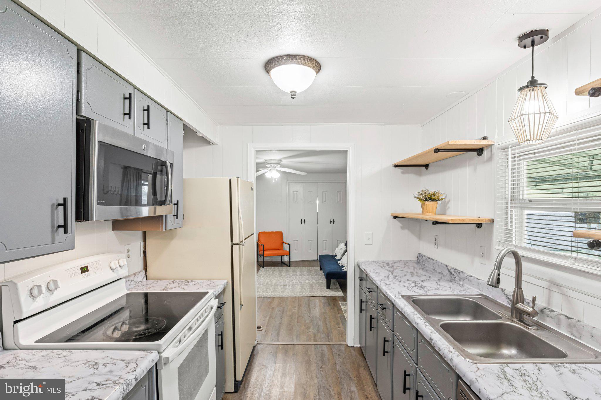 RIDGEWOOD MANOR - Residential