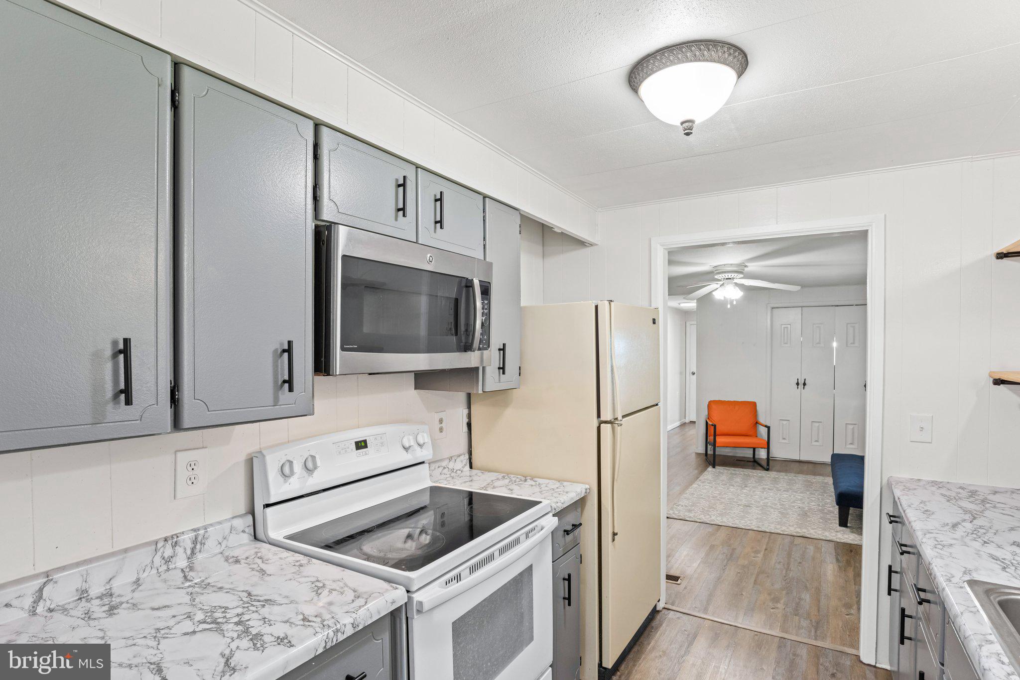 RIDGEWOOD MANOR - Residential