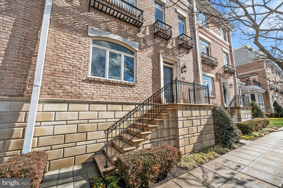 PIER HOMES AT HARBORVIEW - Residential Lease