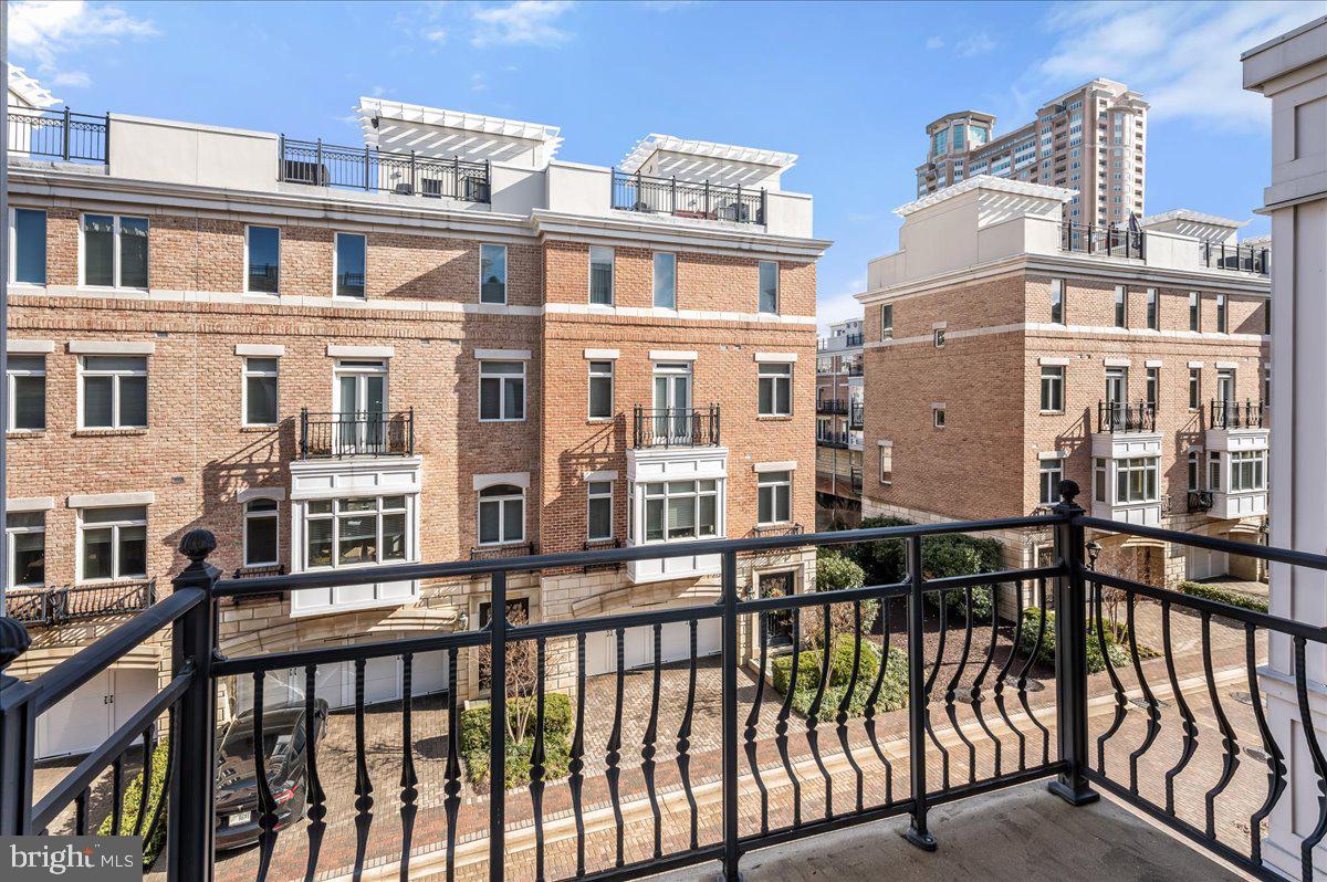 PIER HOMES AT HARBORVIEW - Residential Lease