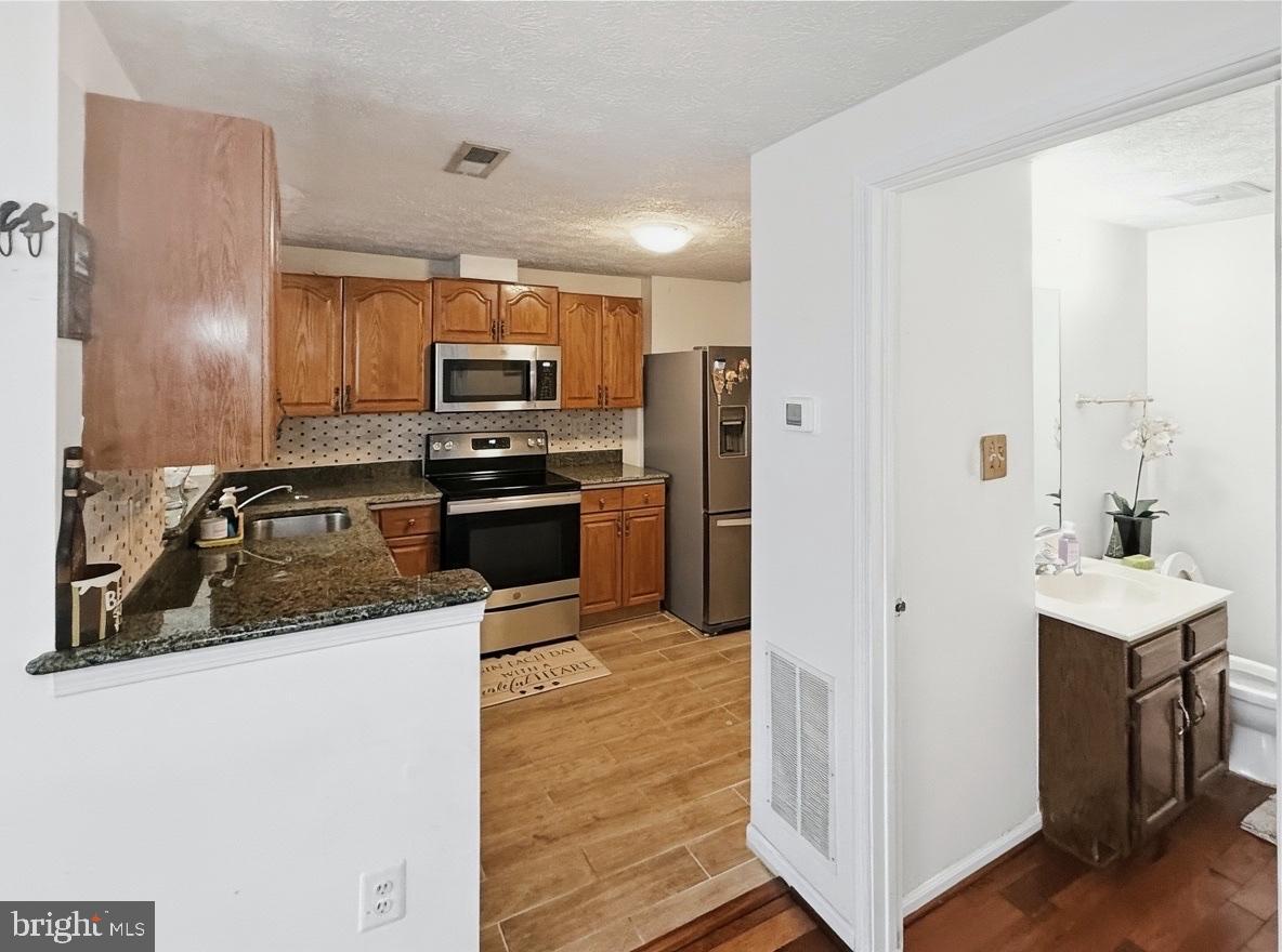 SILVER SPRING CNTRY CLUB - Residential