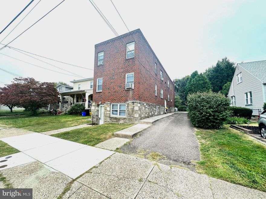 5 Units (1 bed/1bath) Apartment Building - Fully VACANT- For Sale !!!