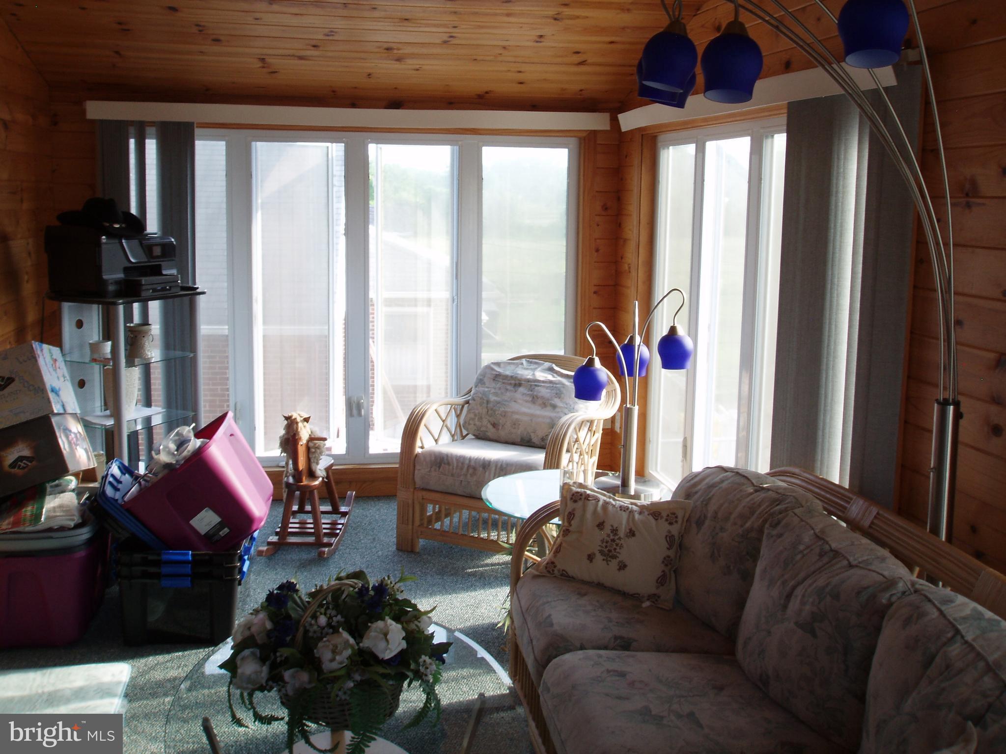 SHORELAND - Residential