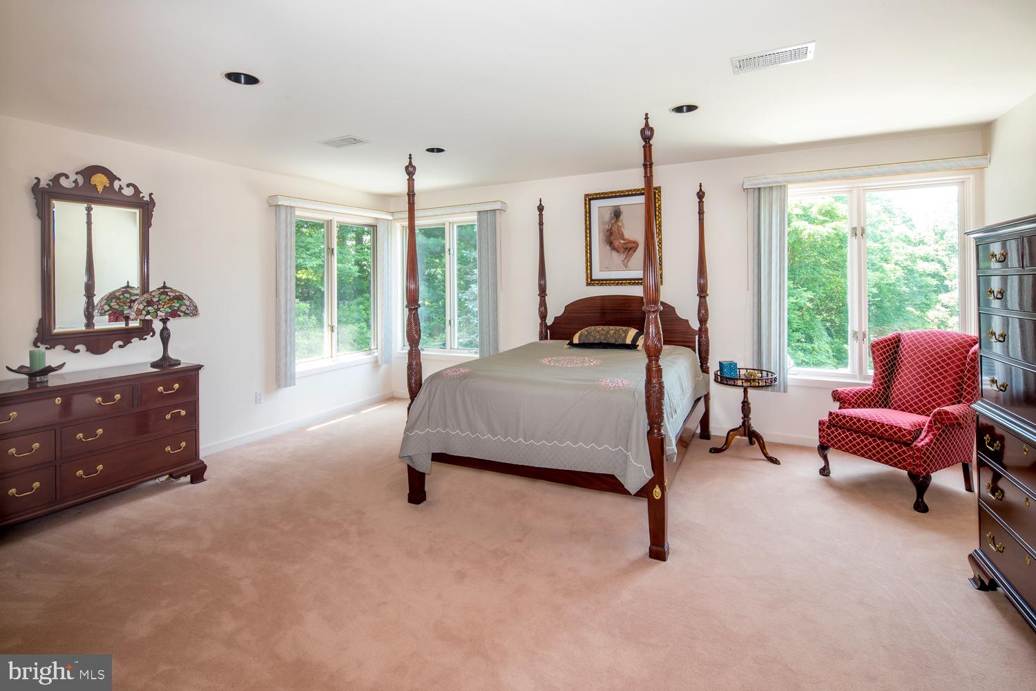 EXECUTIVE HOUSE - Residential