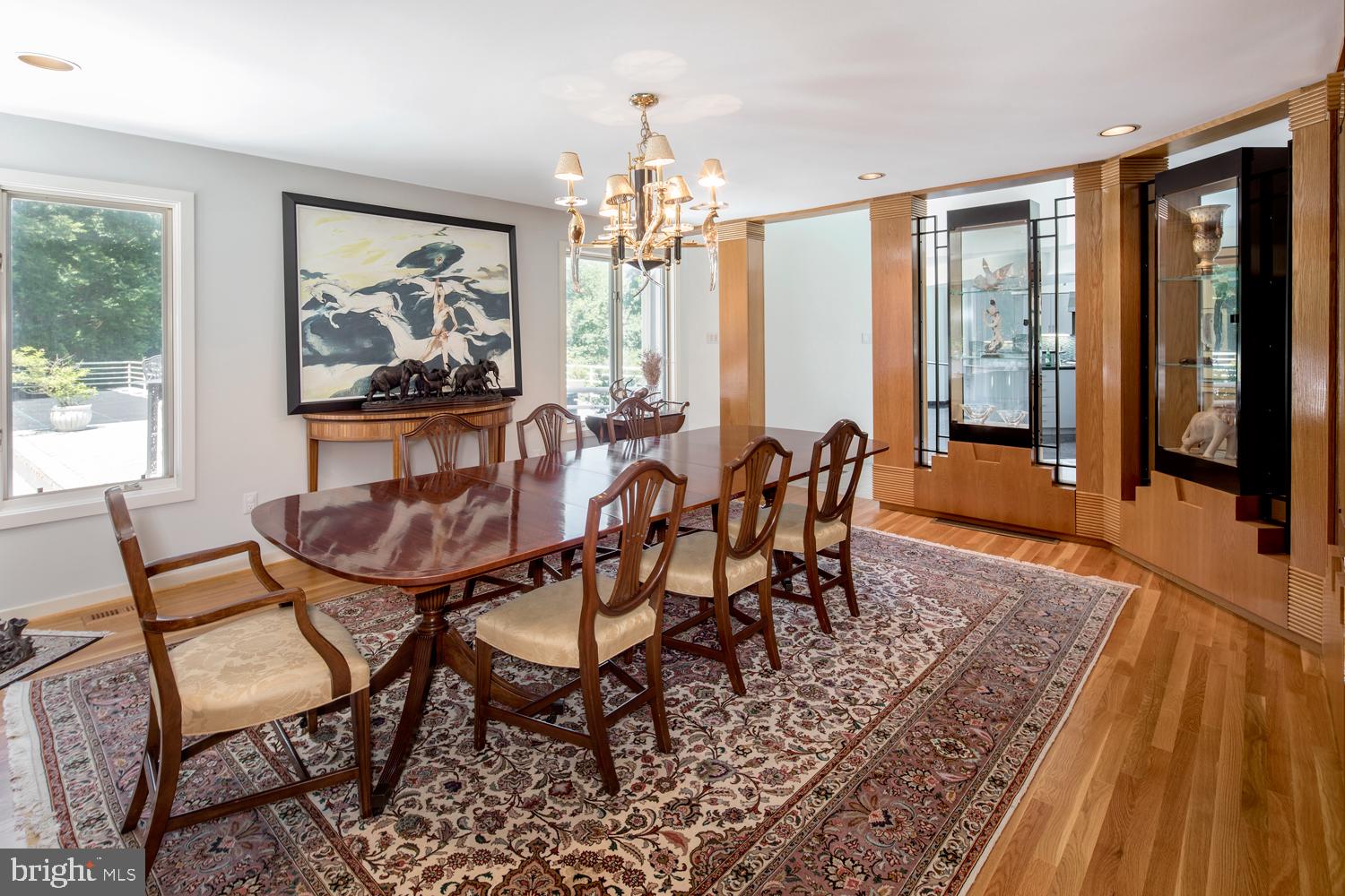 EXECUTIVE HOUSE - Residential