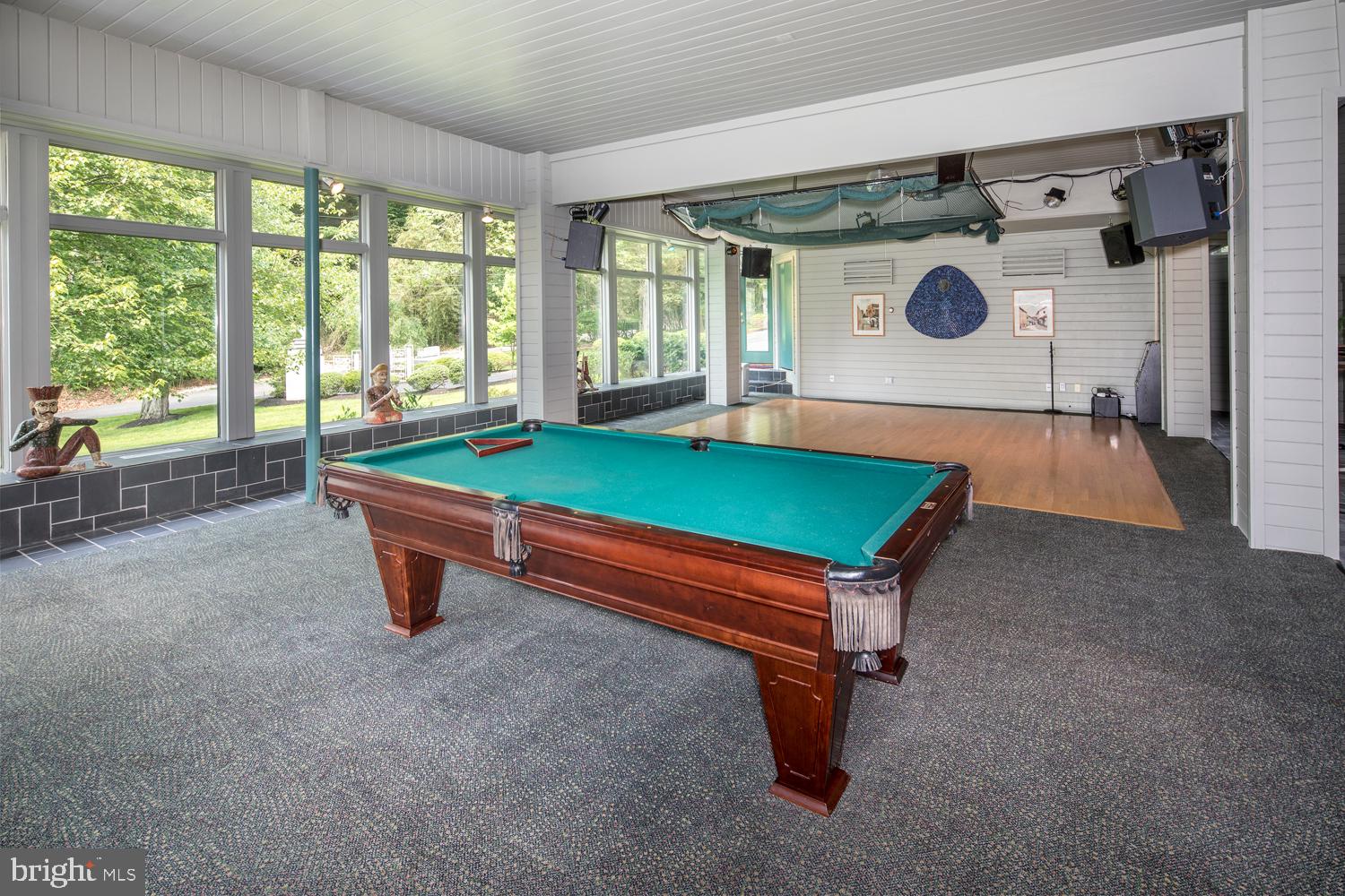 EXECUTIVE HOUSE - Residential