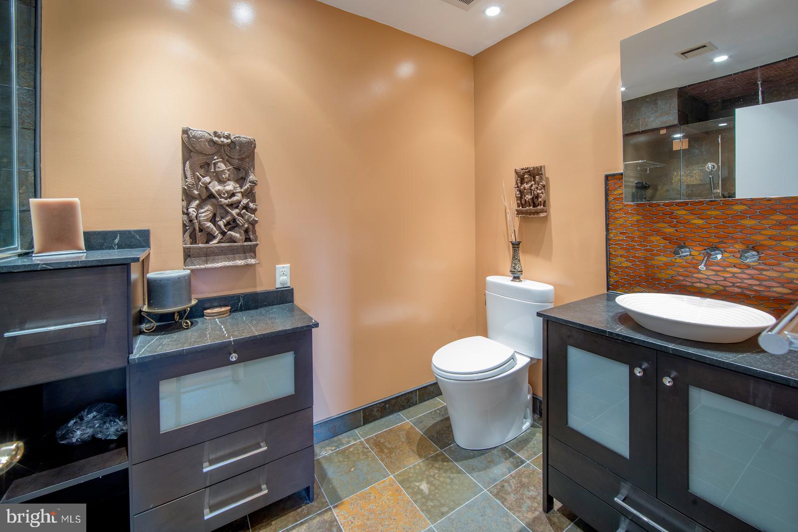 EXECUTIVE HOUSE - Residential