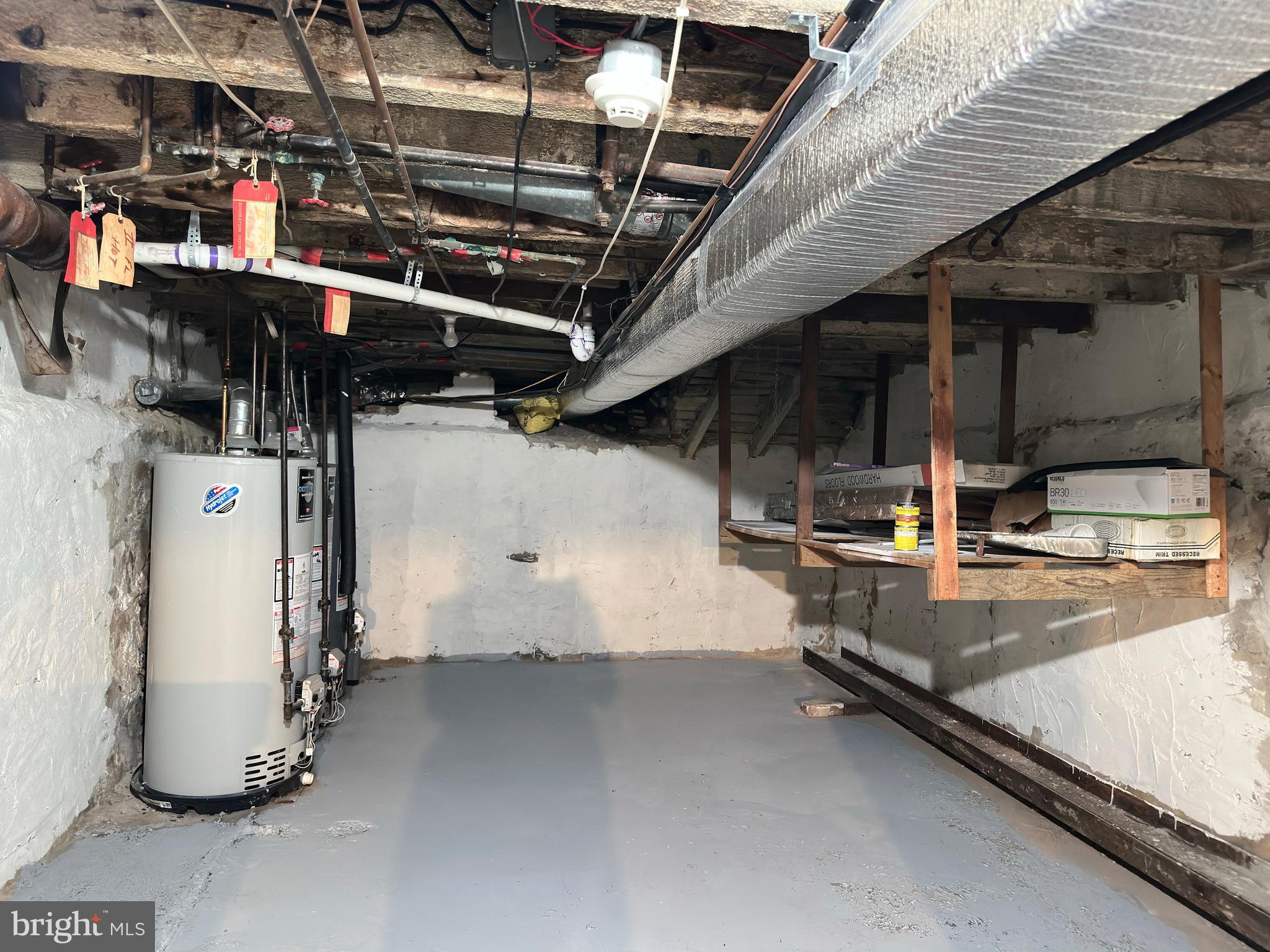 QUEEN VILLAGE - Residential Lease