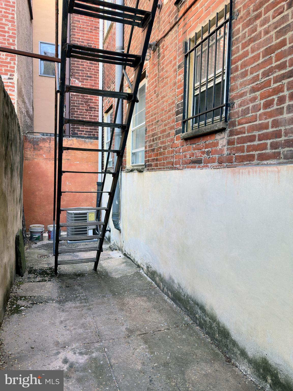 QUEEN VILLAGE - Residential Lease