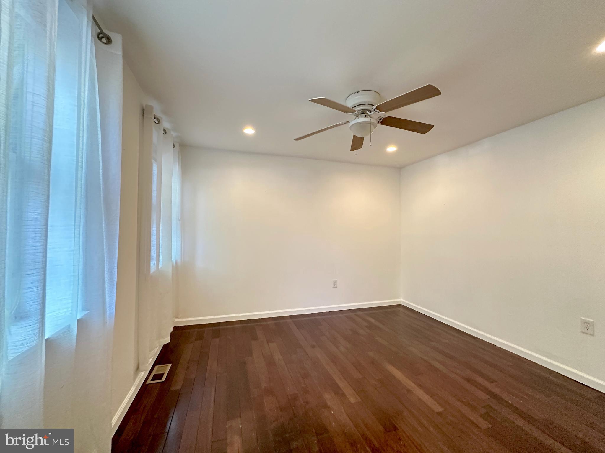 QUEEN VILLAGE - Residential Lease