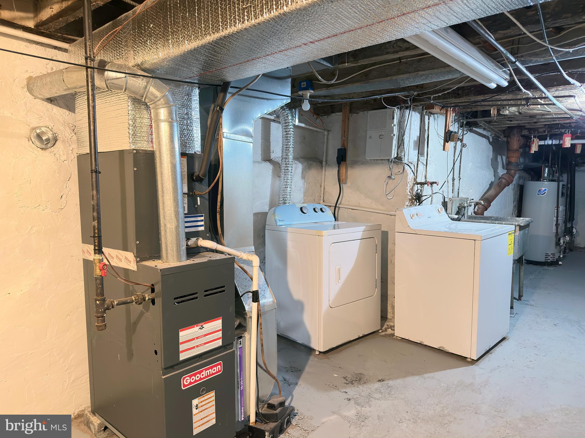 QUEEN VILLAGE - Residential Lease