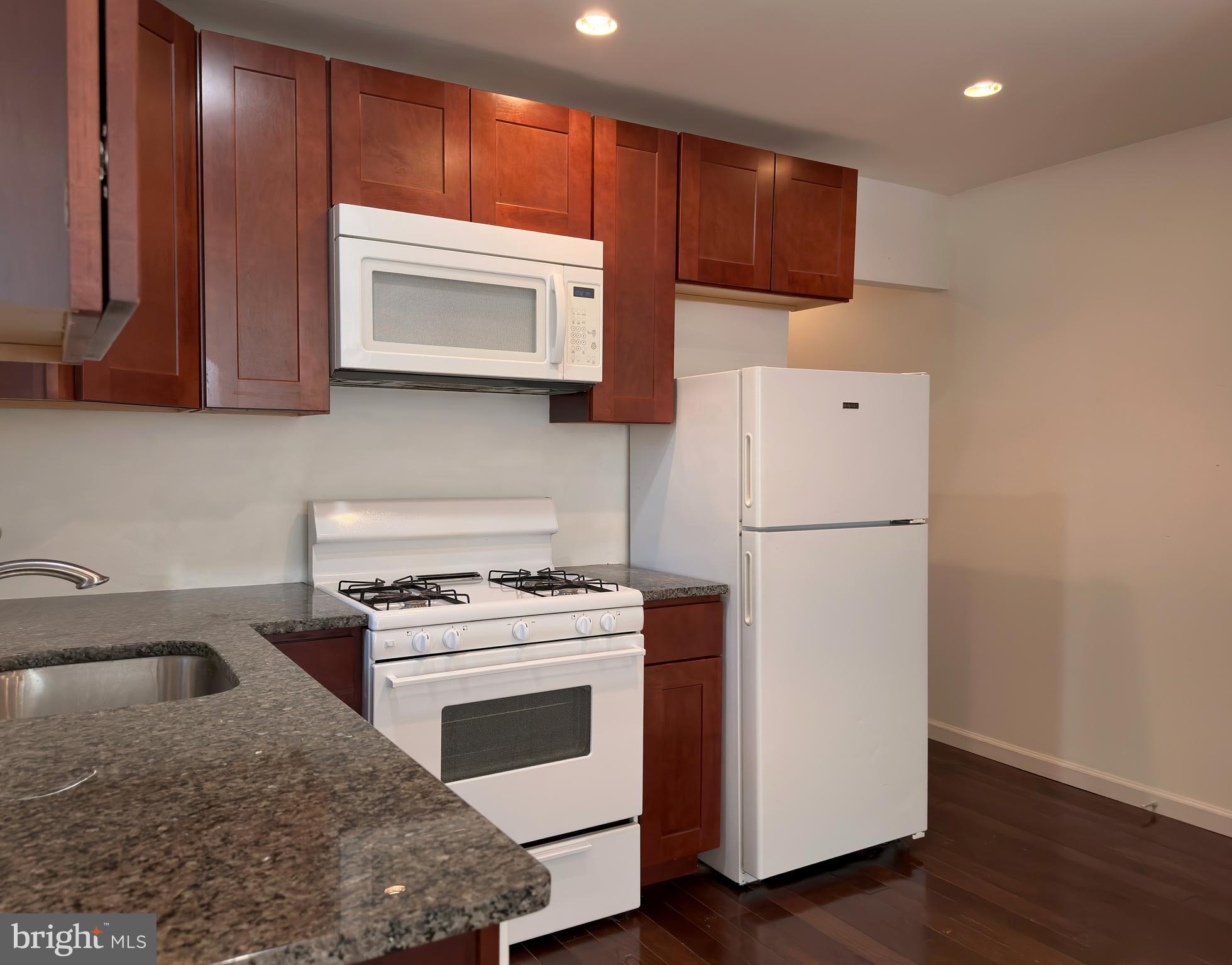 QUEEN VILLAGE - Residential Lease