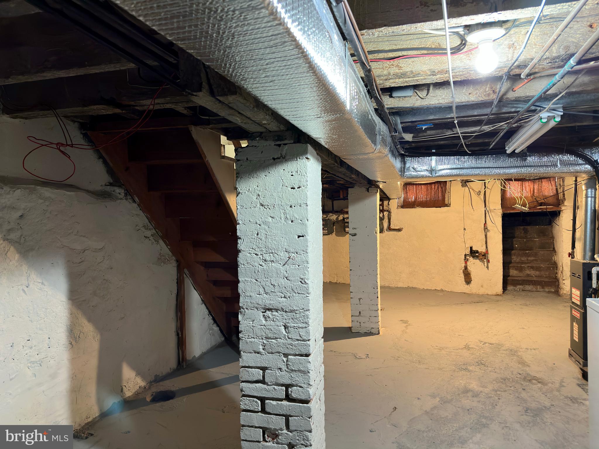 QUEEN VILLAGE - Residential Lease